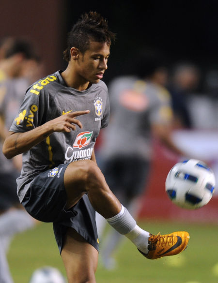 而是球场内 而是球场内